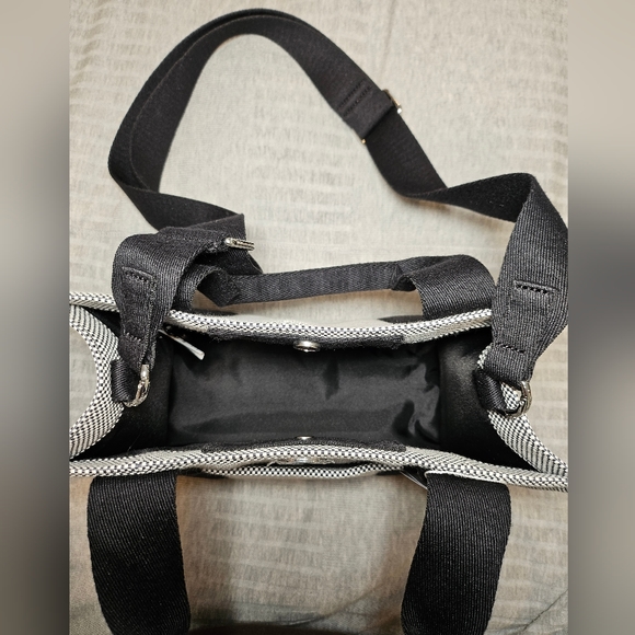 NEW w/ tag Lululemon Two Tone Canvas Tote Bag 4.5L Anchor / Light Ivory / Black - Picture 3 of 13